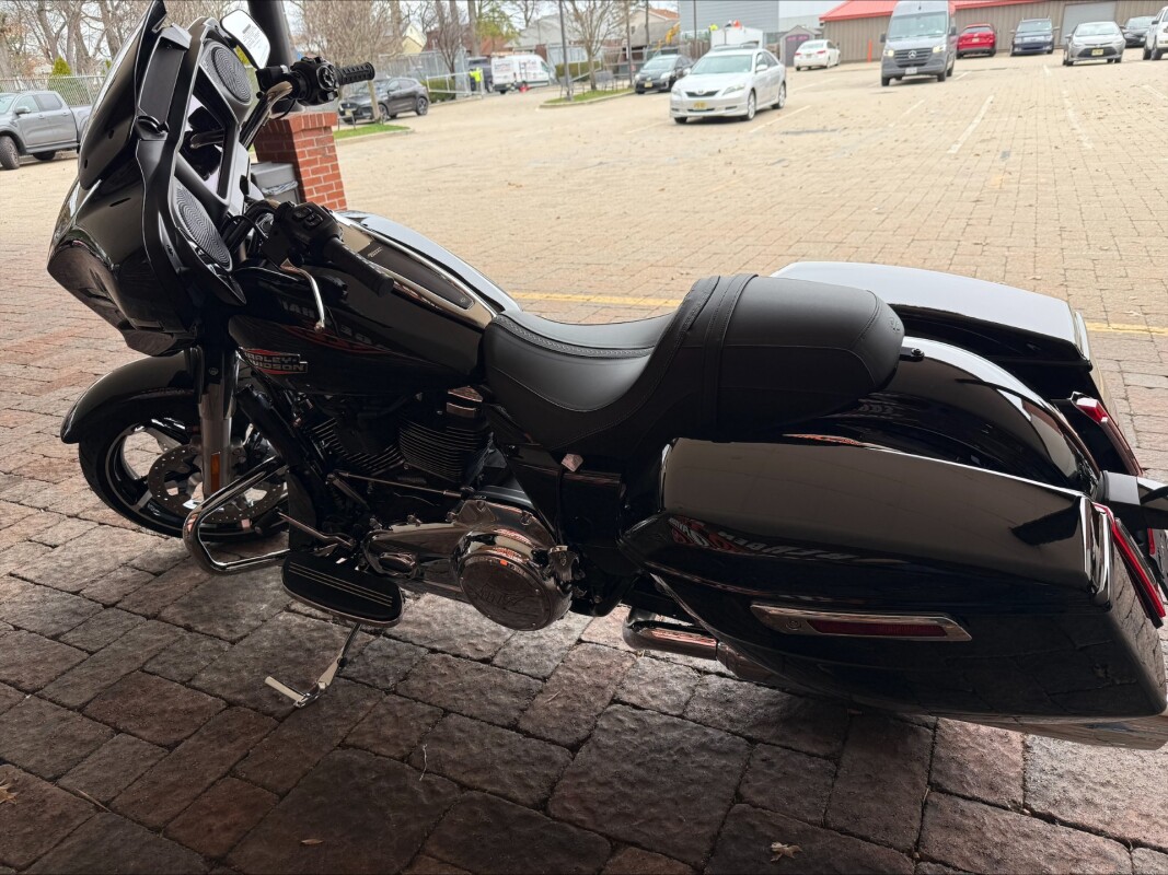2025 Harley Davidson Street Glide FLHX - Photo 5