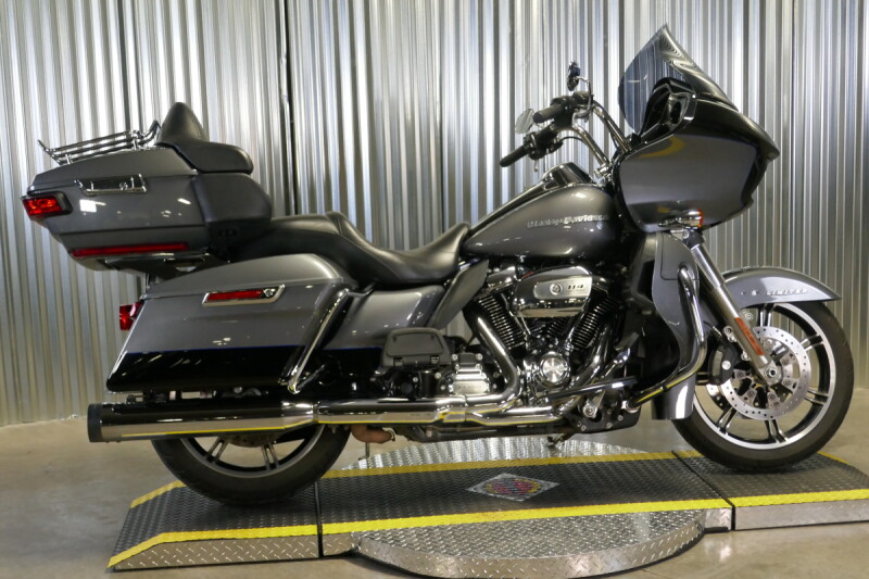 2022 Harley-Davidson® Road Glide® Limited Vivid Black - Black Finish