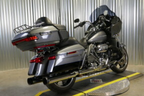 2022 Harley-Davidson® Road Glide® Limited Vivid Black - Black Finish thumb 3