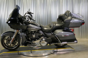 2022 Harley-Davidson® Road Glide® Limited Vivid Black - Black Finish thumb 0