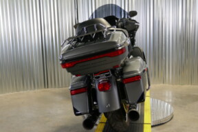 2022 Harley-Davidson® Road Glide® Limited Vivid Black - Black Finish thumb 2