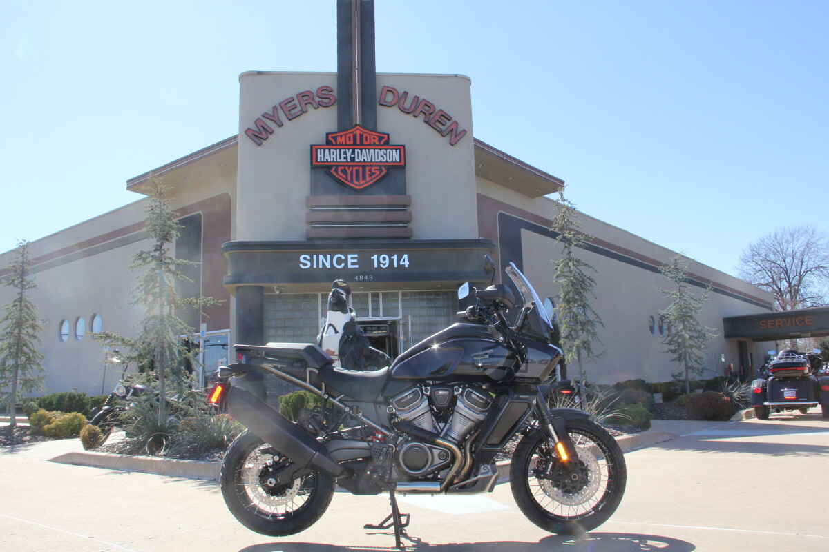 2025 Harley-Davidson Pan America 1250 Special Vivid Black w/Laced Wheels