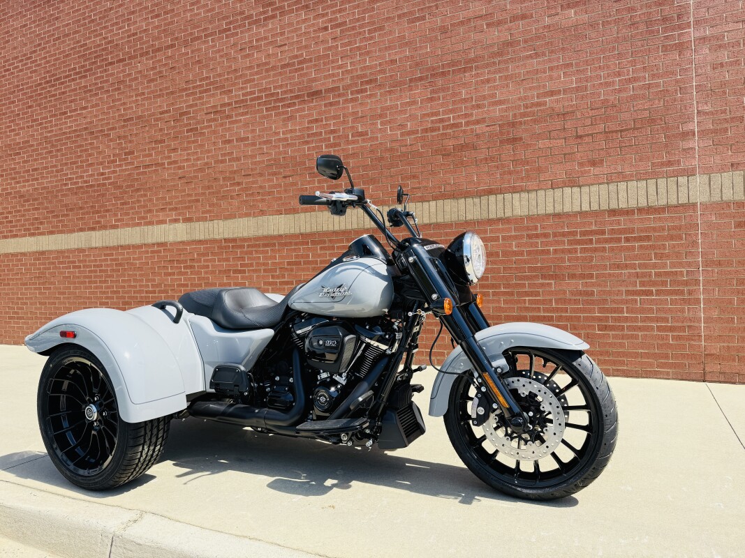 FLRT 2024 Freewheeler - Photo 2