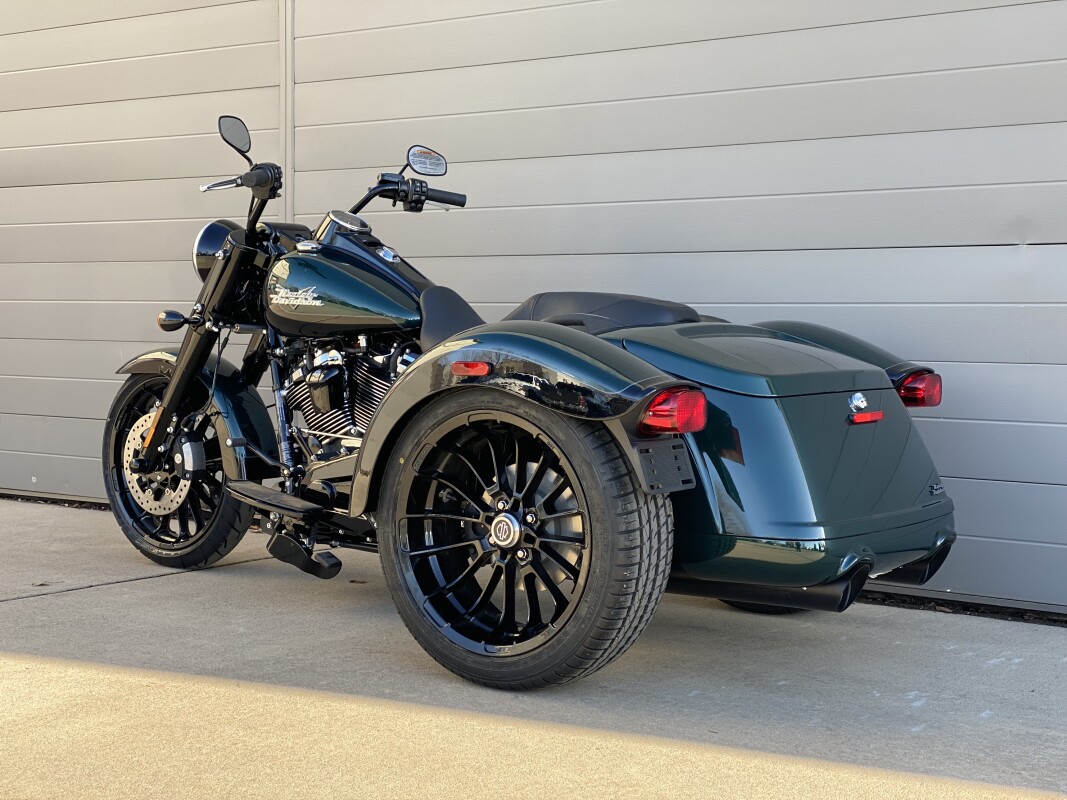 2024 Harley-Davidson Freewheeler Alpine Green / Vivid Black - Photo 6