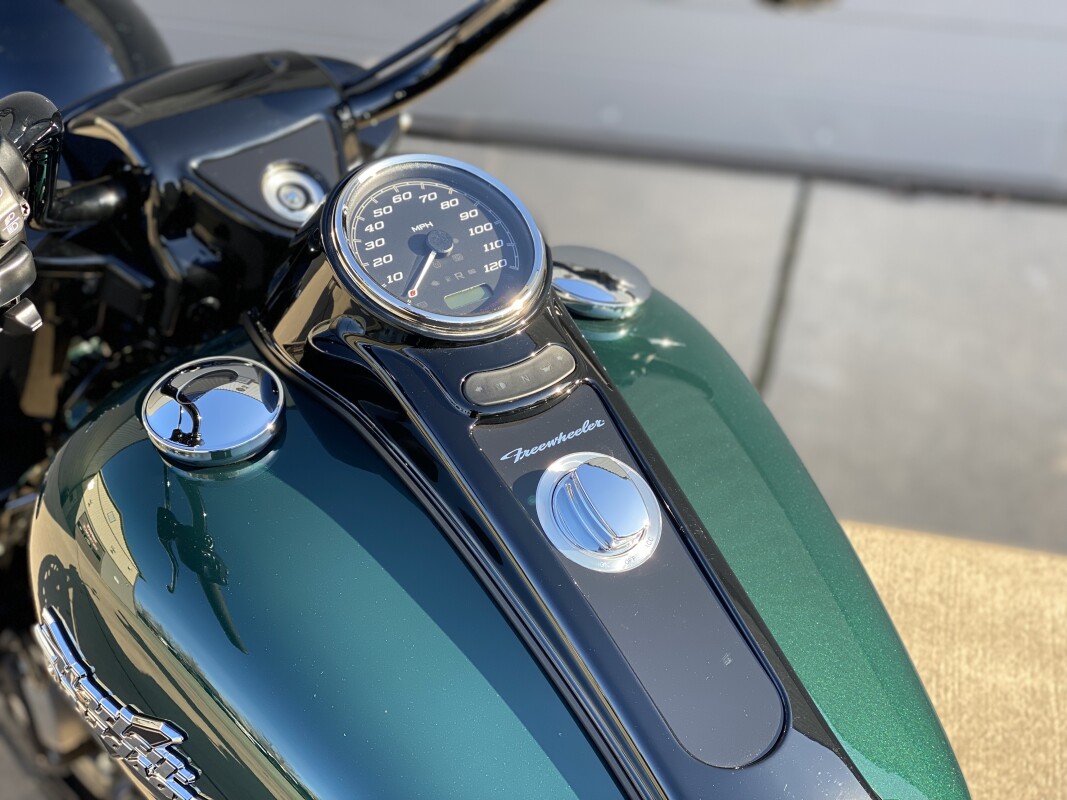 2024 Harley-Davidson Freewheeler Alpine Green / Vivid Black - Photo 10