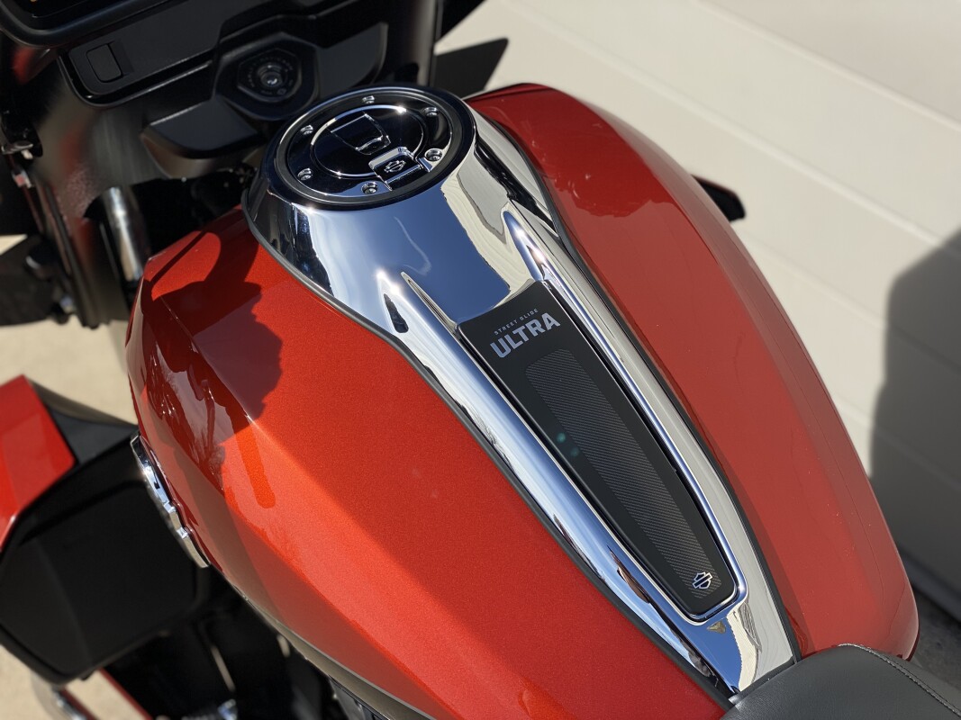 2025 Harley-Davidson Street Glide Whiskey Fire - Black Finish - Photo 10