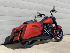 2025 Harley-Davidson<sup>®</sup> Road King<sup>®</sup> Special Whiskey Fire - Black Finish thumb 2
