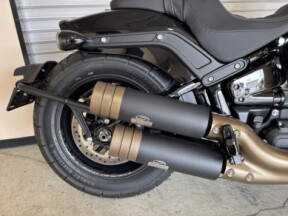 2024 Harley-Davidson<sup>®</sup> Fat Bob<sup>®</sup> 114 Vivid Black thumb 2