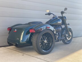2024 Harley-Davidson<sup>®</sup> Freewheeler<sup>®</sup> Alpine Green / Vivid Black thumb 2