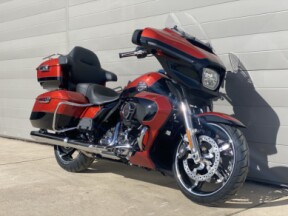 2025 Harley-Davidson<sup>®</sup> Street Glide® Whiskey Fire - Black Finish thumb 3