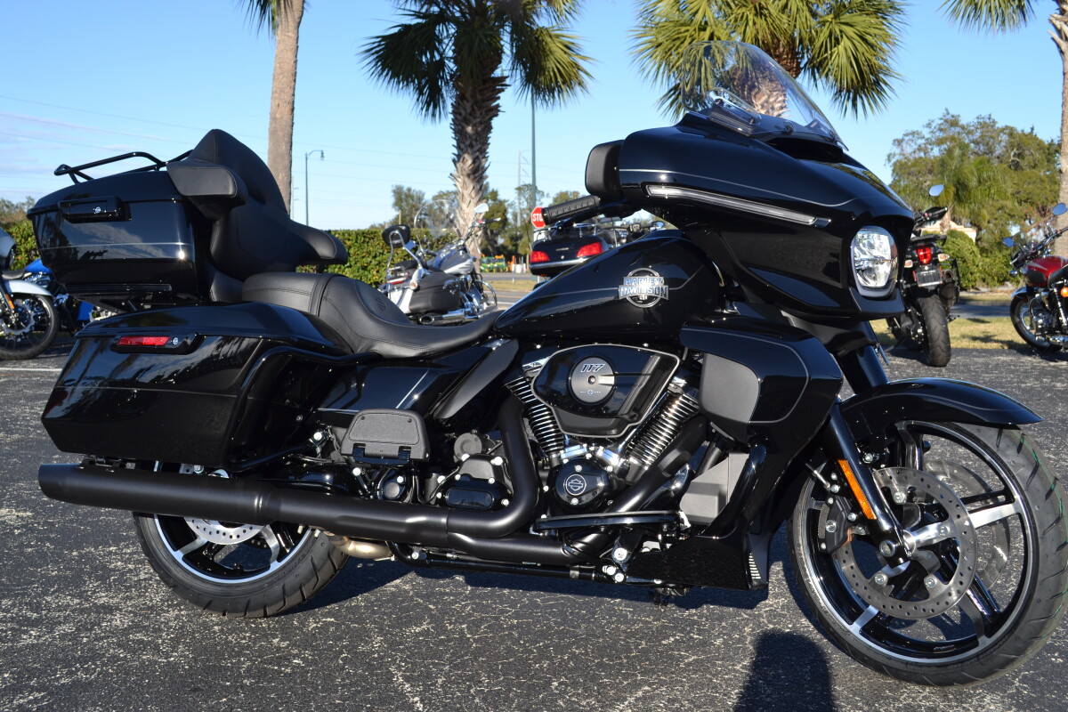 2025 Harley-Davidson Street Glide Ultra - FLHXU - Photo 2