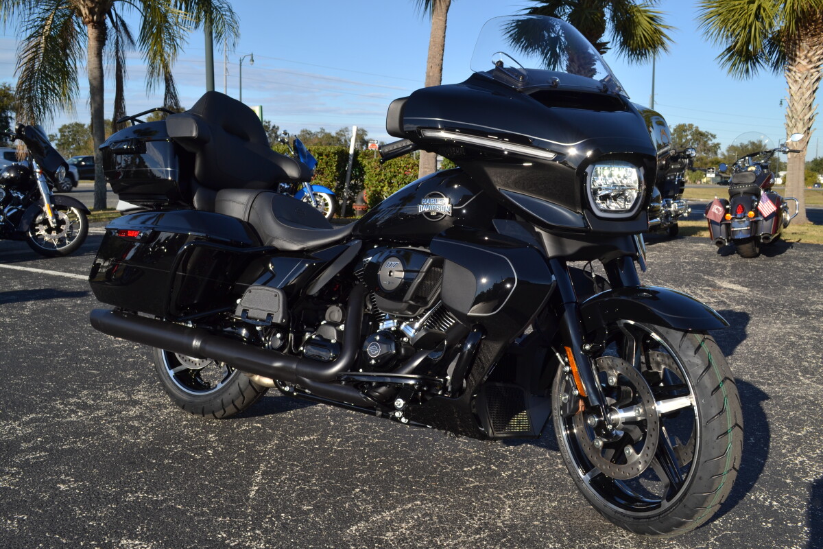 2025 Harley-Davidson Street Glide Ultra - FLHXU