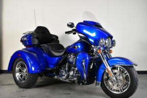 2024 Harley-Davidson® Tri Glide® Ultra FLHTCUTG thumb 2