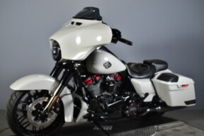 2020 Harley-Davidson® CVO™ Street Glide® FLHXSE thumb 0