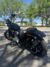 2025 Harley-Davidson<sup>®</sup> Street Bob<sup>®</sup> thumb 0