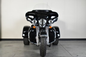 2023 Harley-Davidson® Tri Glide® Ultra FLHTCUTG thumb 1