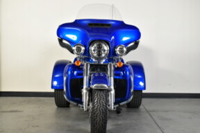 2024 Harley-Davidson® Tri Glide® Ultra FLHTCUTG thumb 1