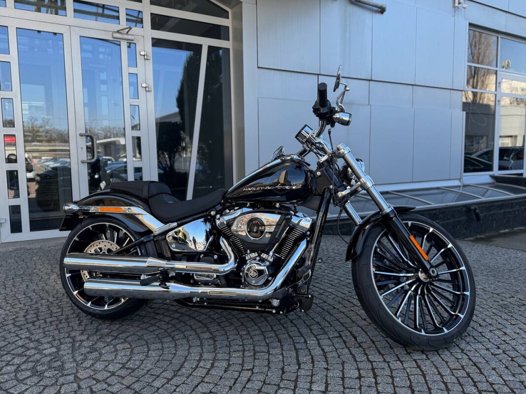 2025 Harley-Davidson® Breakout® Vivid Black | Harley-Davidson® Dnipro