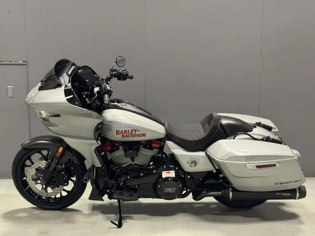 FLTRXSTSE 2025 CVO Road Glide ST - Photo 2