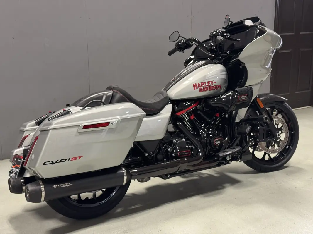 FLTRXSTSE 2025 CVO Road Glide ST - Photo 5