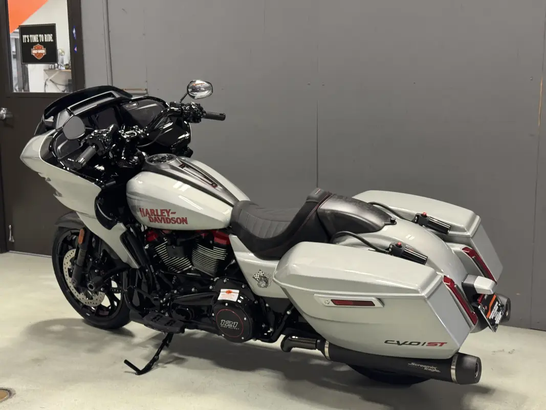 FLTRXSTSE 2025 CVO Road Glide ST - Photo 6