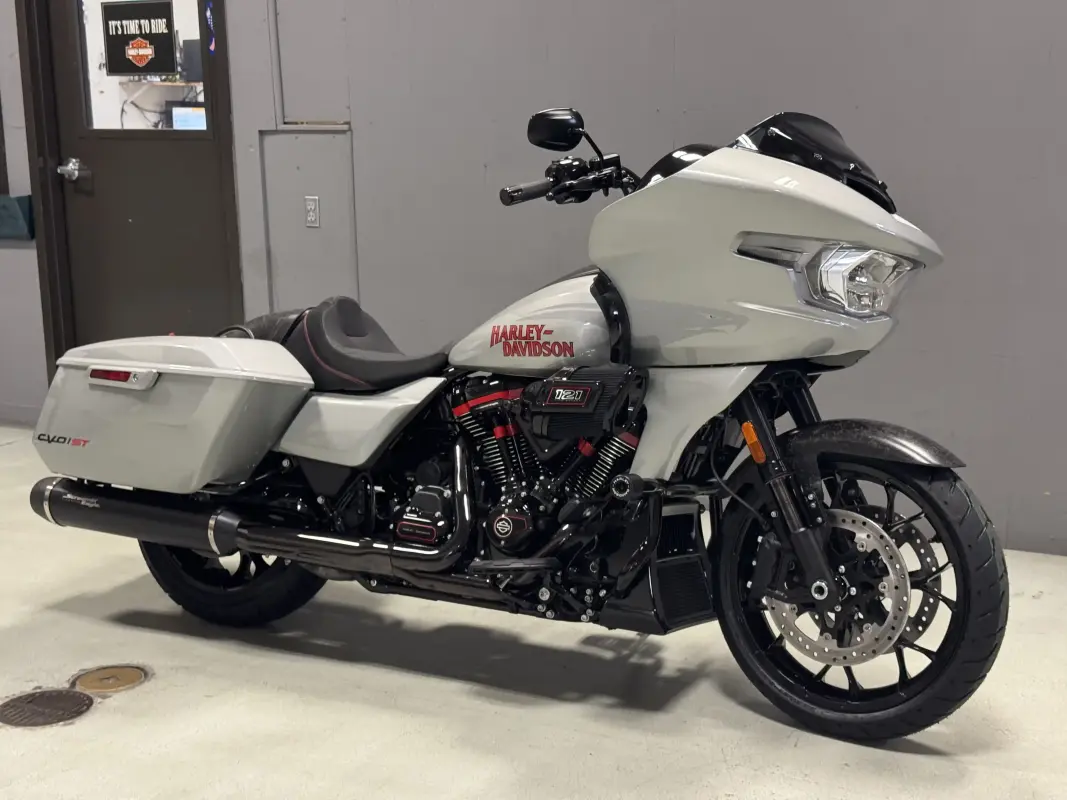 FLTRXSTSE 2025 CVO Road Glide ST - Photo 3