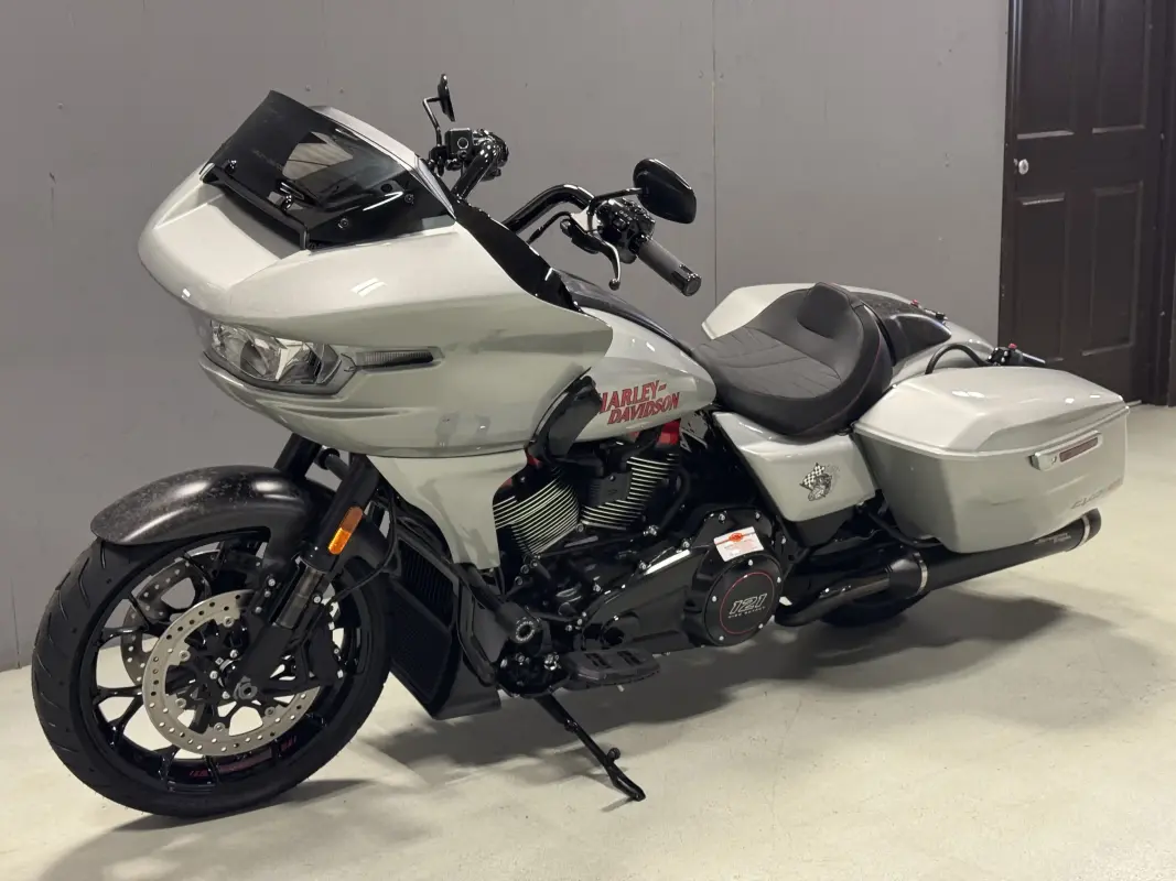 FLTRXSTSE 2025 CVO Road Glide ST - Photo 4