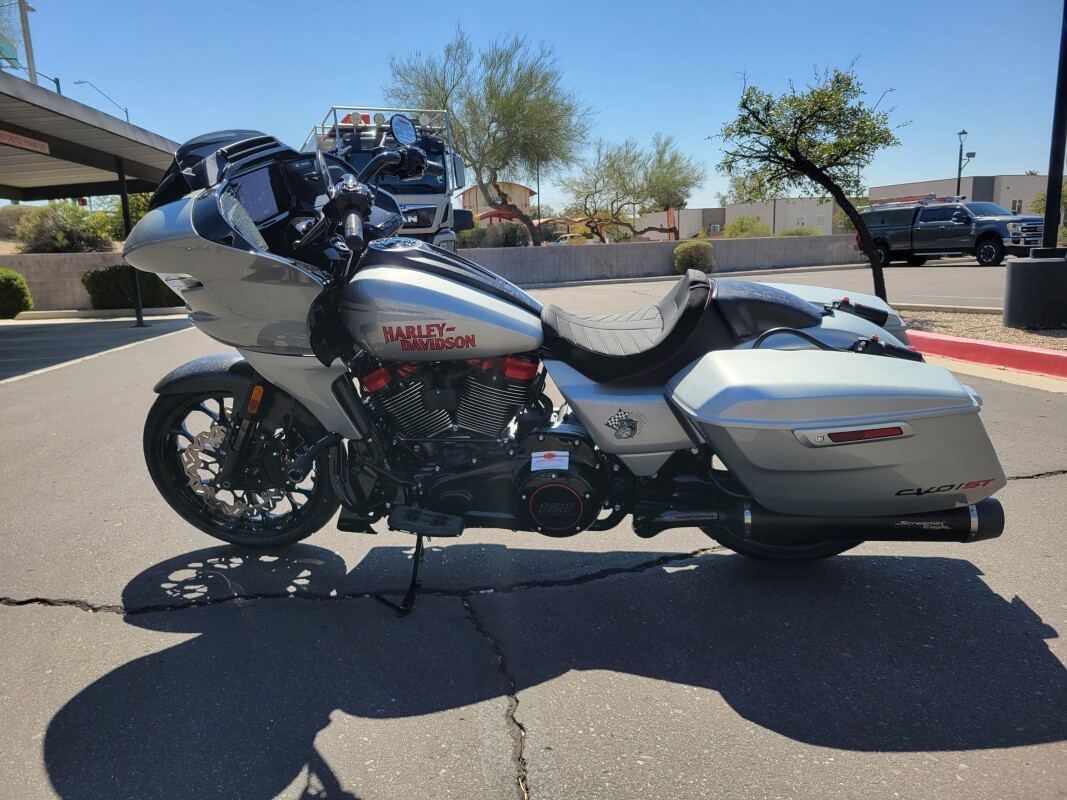 FLTRXSTSE 2025 CVO Road Glide ST - Photo 4