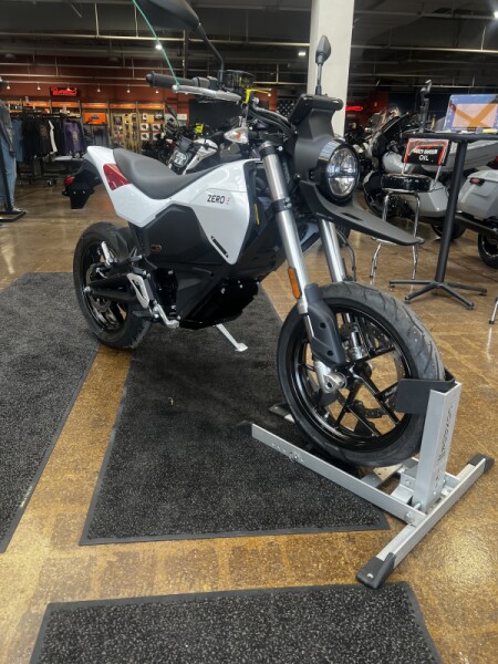 mi様 Kawasaki Ninja ZX-10R Review: A 5'2 Girl's Perspective | TikTok