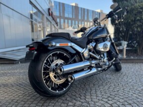 2025 Harley-Davidson<sup>®</sup> Breakout<sup>®</sup> Vivid Black thumb 2