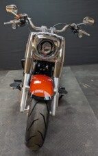 Harley-Davidson<sup>®</sup> Fat Boy<sup>®</sup> 2025 FLFB WHISKY FIRE/ BLK thumb 2