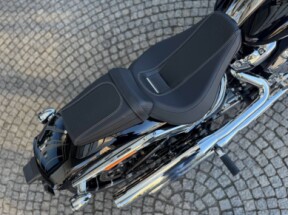 2025 Harley-Davidson<sup>®</sup> Breakout<sup>®</sup> Vivid Black thumb 0
