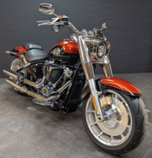 Harley-Davidson<sup>®</sup> Fat Boy<sup>®</sup> 2025 FLFB WHISKY FIRE/ BLK thumb 3