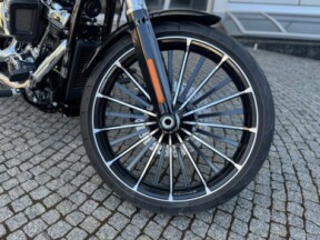 2025 Harley-Davidson<sup>®</sup> Breakout<sup>®</sup> Vivid Black thumb 0