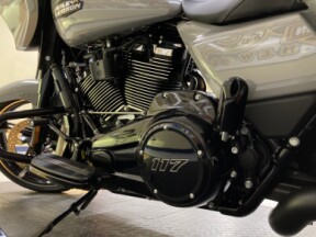 2025 Harley-Davidson<sup>®</sup> Street Glide® Billiard Gray - Black Finish thumb 1