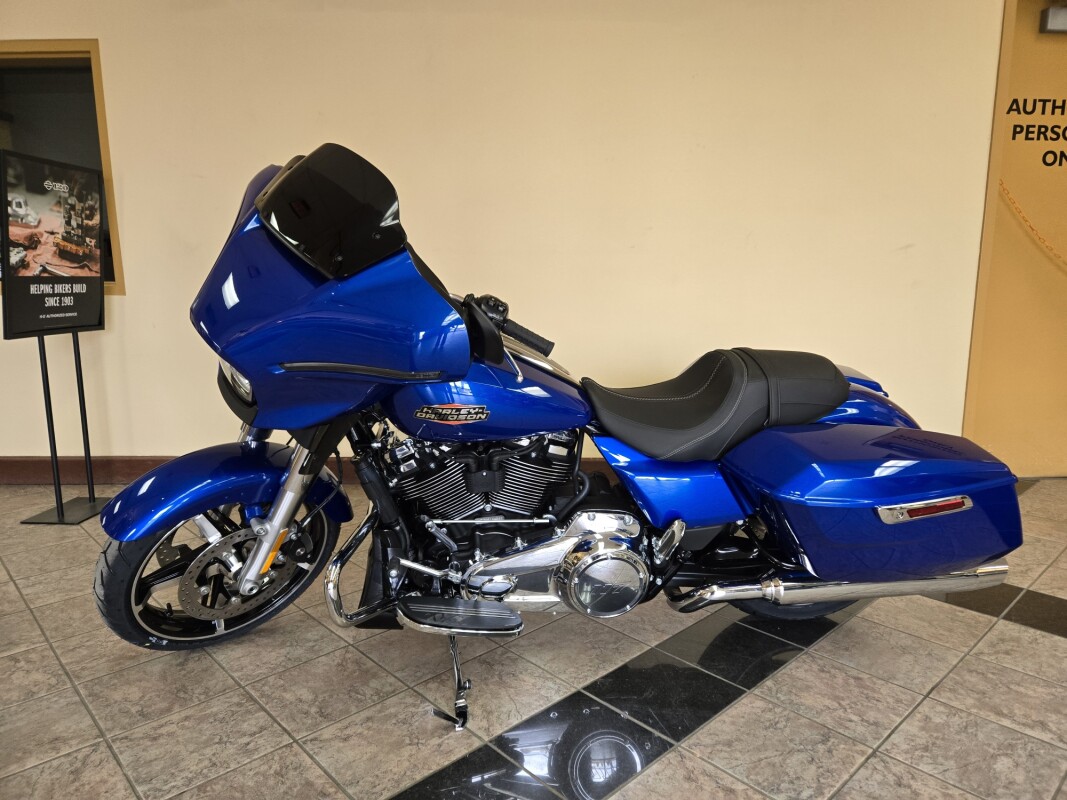 2025 Harley-Davidson Street Glide Blue Burst