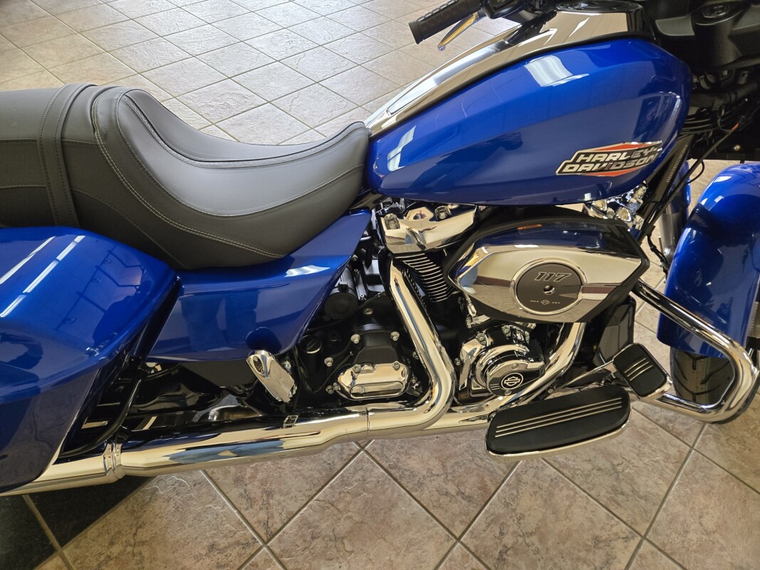 2025 Harley-Davidson Street Glide Blue Burst - Photo 2