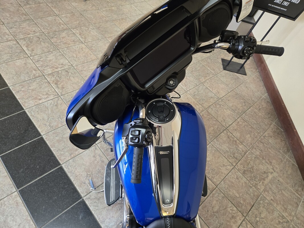 2025 Harley-Davidson Street Glide Blue Burst - Photo 4