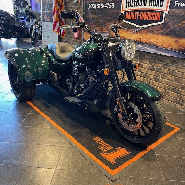2024 Freewheeler (FLRT) - Photo 3