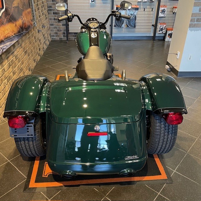 2024 Freewheeler (FLRT) - Photo 4