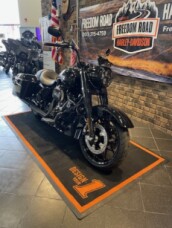 2025 Road King® (FLHRXS) thumb 2