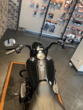 2025 Road King® (FLHRXS) thumb 3