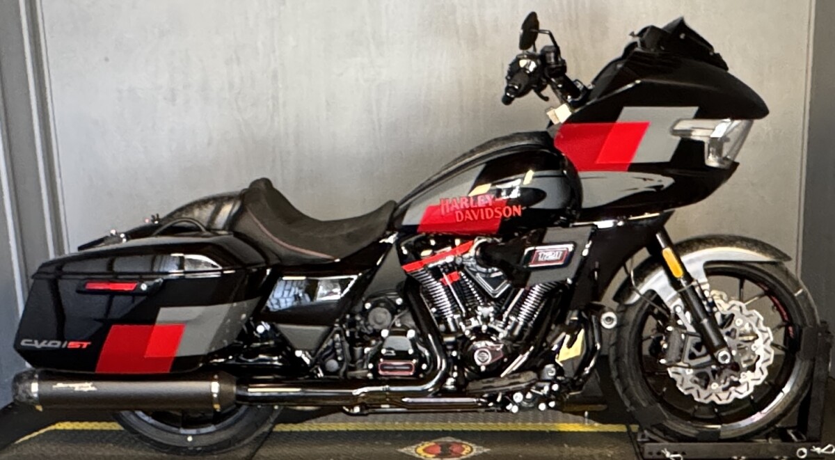 2025 Harley-Davidson CVO Road Glide ST FLTRXSTSE HOT LAP