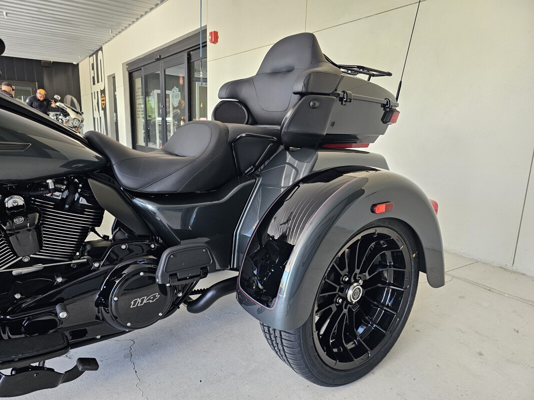 2025 Harley-Davidson Tri Glide Ultra - Photo 10