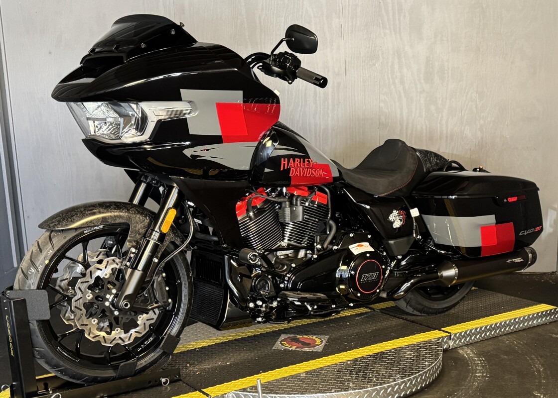 2025 Harley-Davidson CVO Road Glide ST FLTRXSTSE HOT LAP - Photo 9