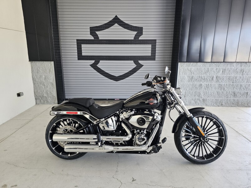 2025 Harley-Davidson<sup>®</sup> Breakout<sup>®</sup>