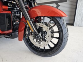 2025 Harley-Davidson<sup>®</sup> Tri Glide<sup>®</sup> Ultra thumb 1