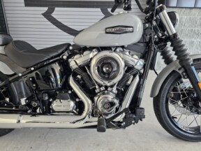 2025 Harley-Davidson<sup>®</sup> Street Bob<sup>®</sup> thumb 3