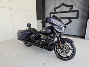 2025 Harley-Davidson<sup>®</sup> Street Glide® thumb 2
