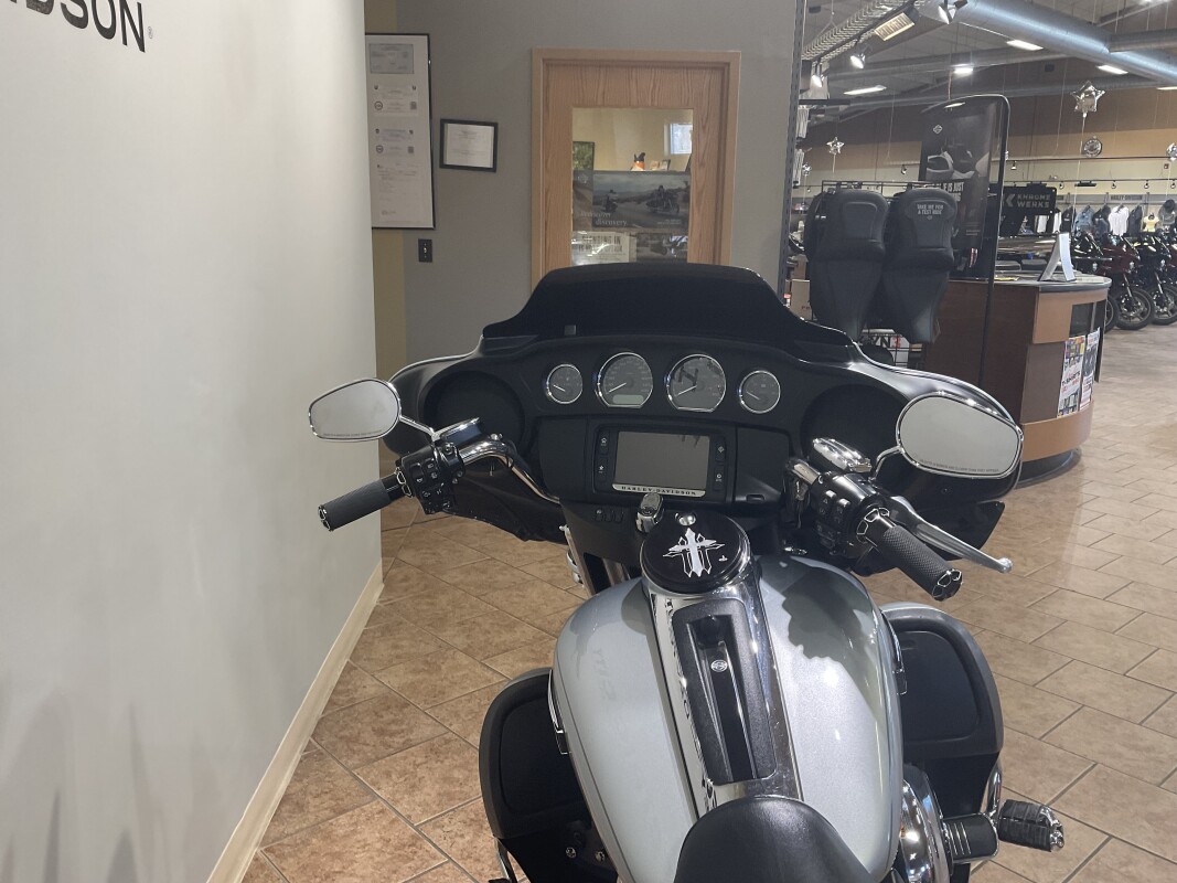 2015 Harley-Davidson Electra Glide Ultra Clsc Brilt Slvr FLHTCU - Photo 6